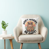 Coussin Ne t'inquiète pas, sois capy – Capybara rétro chil (Chaise)