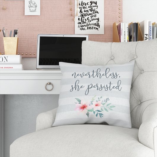 Coussin Néanmoins, Elle A Persisté