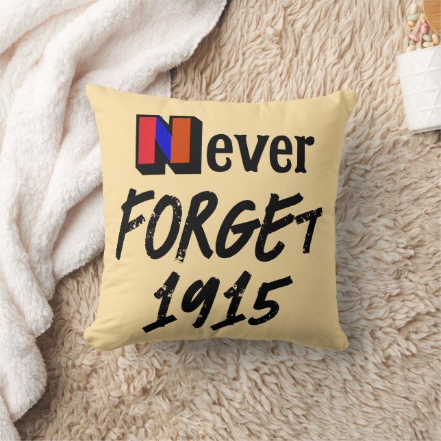 Coussin Never Forget 1915 Throw Pillow (Couverture)