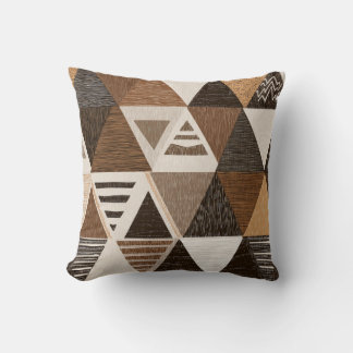 Coussin Nigerian patterns on a triangles background