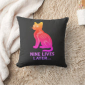 Coussin Nine Lives Later – Funny Cat T-Shirt (Couverture)