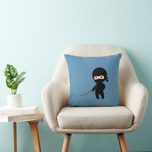 Coussin Ninja minuscule en colère sur bleu (Chaise)
