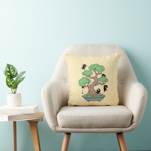 Coussin Ninjas minuscules en bonsaï sur jaune (Chaise)