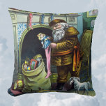 Coussin Noël vintage, Le Père Noël, Bas avec jouets<br><div class="desc">Illustration vintage Joyeux Noël design avec une page du livre Le Père Noël et ses OEuvres. Publié par McLoughlin Brothers en 1889. L'histoire raconte le travail de Père Noël pour fabriquer des jouets pour tous les bons petits garçons et filles du monde entier. Cette image de l'époque victorienne montre le...</div>