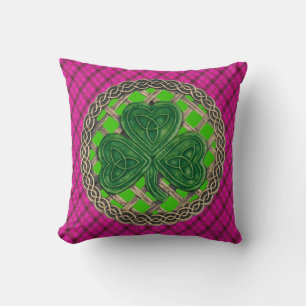 Coussin Nœuds celtiques du trèfle vert sur carreaux roses