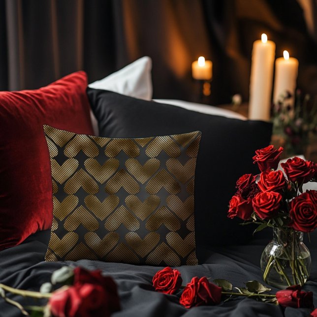 Coussin Noir avec Coeurs d'or (Créateur téléchargé)