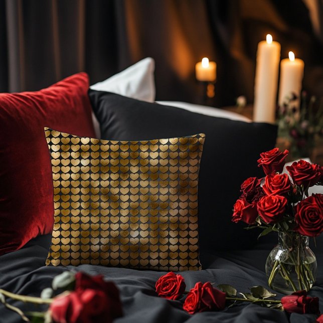Coussin Noir avec Coeurs d'or (Créateur téléchargé)