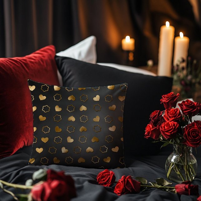 Coussin Noir avec Coeurs d'or (Créateur téléchargé)