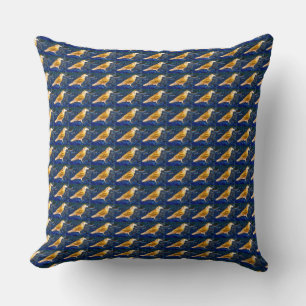 coussin noir avec corbeau brun