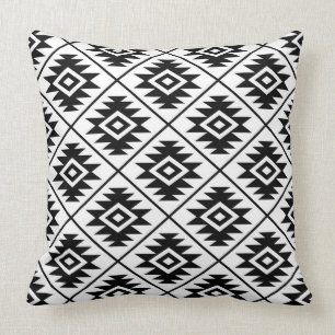 Coussin Noir de motif stylisé par symbole aztèque sur le