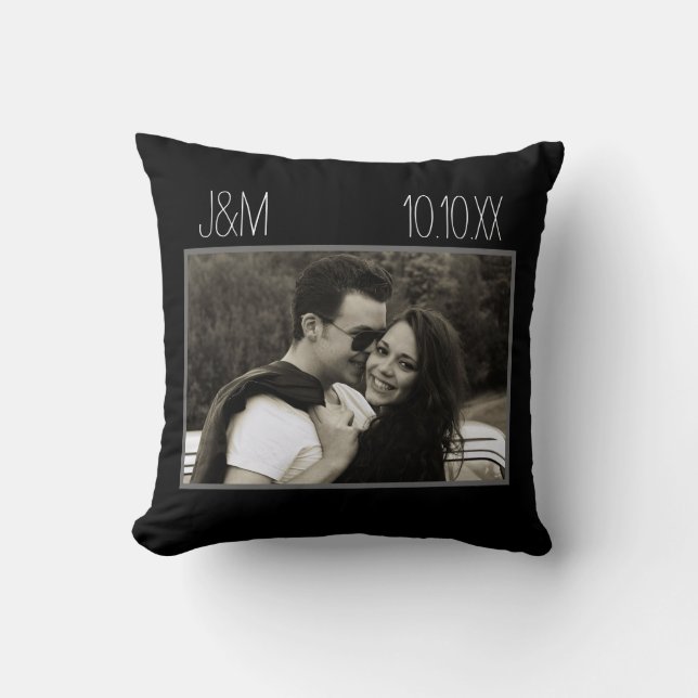 Coussin Noir d'initiales de date de photo de couples (Recto)