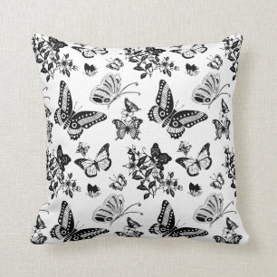 Coussin noir et blanc de conception de papillon