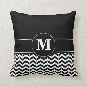 Coussin Noir fait sur commande de Chevron de monogramme