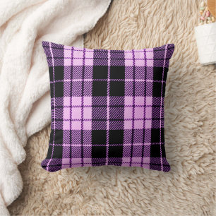 Coussin noir pourpre classique de décor de plaid