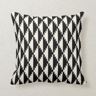 Coussin Noir tribal et crème de motif de diamant indigèn