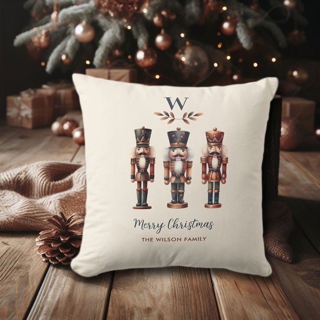 Coussin Noix de Noël Brown Casse-noires en cuivre Joyeux M (brown christmas decor throw pillow copper beige nutcrackers monogram neutral earthy tones elegant)