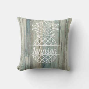 Coussin Nom de famille de l'ananas sur Rustic Wood Coastal