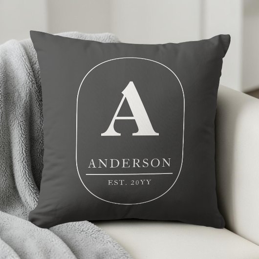 Coussin Nom de famille établi en gris avec monogramme pers