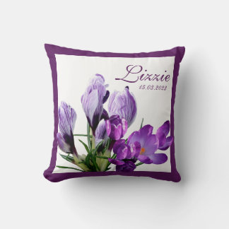 Coussin Nom L personnalisable fleurs pourpres personnalisé