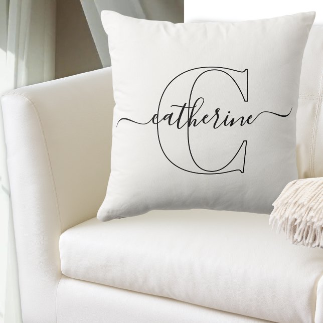 Coussin Nom Monogramme Noir Blanc Écriture Moderne Minimal (Custom First Initial Name Minimalist Black Script Throw Pillow)