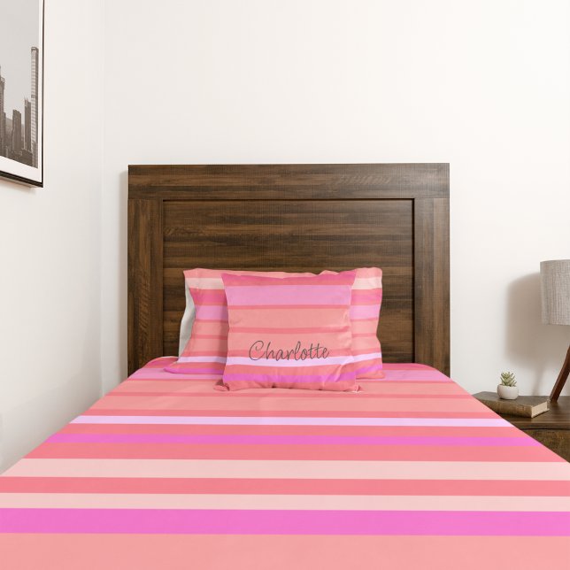 Coussin Nom personnalisé Bandes roses (Créateur téléchargé)