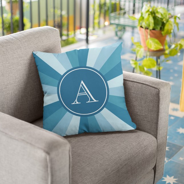 Coussin Nom Personnalisé Bleu Monogramme Couleur Roue (Créateur téléchargé)