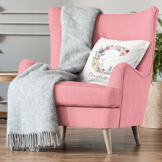 Coussin Nom personnalisé et monogramme floral 'C'