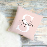 Coussin Nom personnalisé moderne Monogram Pastel Rose<br><div class="desc">Nom personnalisé moderne Monogram Pastel Rose</div>