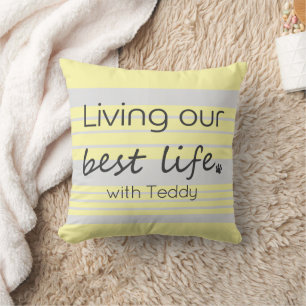Coussin Nom personnalisé rayure jaune pastel et gris clair