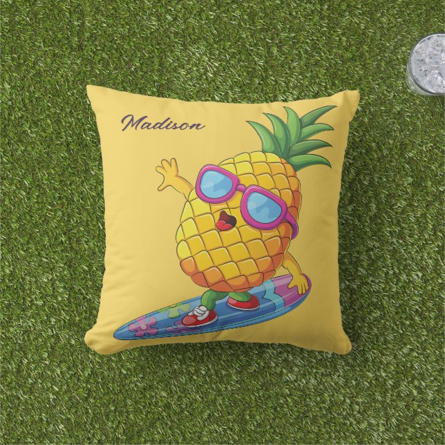 Coussin Nom personnalisé Surfing Pineapple (Herbe)