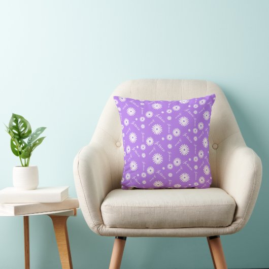 Coussin Nom personnalisé violet typographique fleurs blanc (Chaise)