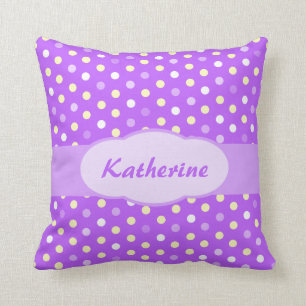 Coussin nommé de point de polka de filles pourpre