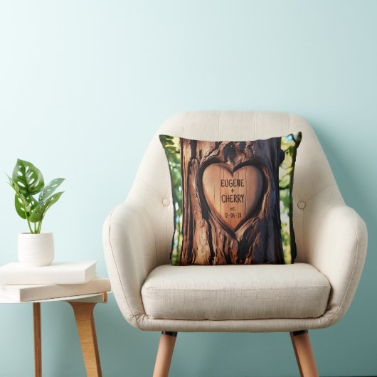 Coussin Noms de coeur sculptés Date Bois Trunk Tree (Chaise)