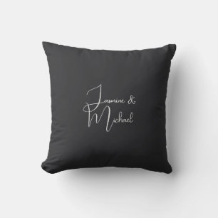 Coussin Noms de couple d'écriture en noir mat Mariage