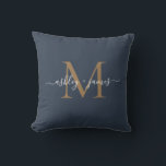 Coussin Noms de mariage élégants à monogramme doré en écri<br><div class="desc">Oreiller souvenir chic avec vos noms et monogramme en calligraphie élégante manuscrite ivoire et typographie moderne dorée sur fond bleu foncé. Ajoutez simplement vos noms et monogramme. Conçu exclusivement pour vous par Happy Dolphin Studio. Si vous avez besoin d'aide ou de produits assortis, veuillez nous contacter à happydolphinstudio@outlook.com. Nous sommes...</div>