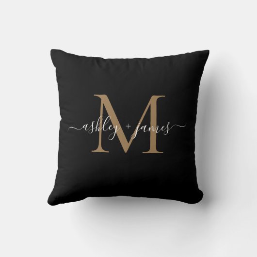 Coussin Noms de mariage élégants monogramme noir or script (Verso)