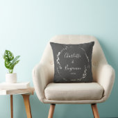 Coussin Noms de mariage personnalisés en écriture botaniqu (Chaise)