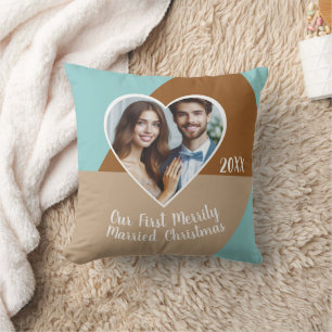 Coussin Notre première photo personnalisée de Noël mariée