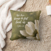 Coussin NOUS AIMONS PARCE QU'IL NOUS A D'ABORD AIMÉS | Cad (Couverture)