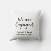 Coussin Nous sommes fiancés nom date calligraphystylish (Verso)