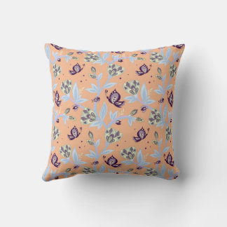 Coussin Nouvelle collection de couleur pêche avec papillon
