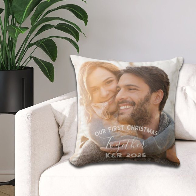 Coussin Nouvelles Mourages Notre Premier Noël Ensemble Pho (Newly Weds Our First Christmas Together Photo Throw Pillow)