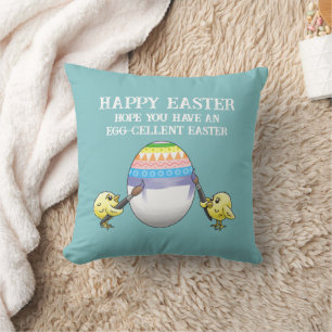 Coussin œuf de Pâques peint par les poules