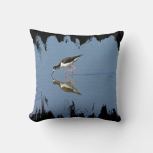 Coussin Oiseau de rivage sur photo de nature de reflet d'e