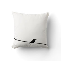 Oiseau noir sur un fil
