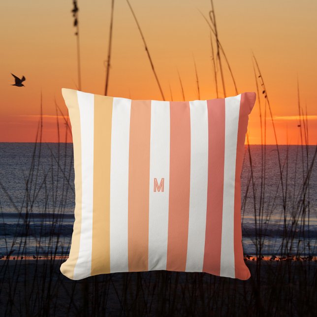 Coussin Ombre Beach Sunrise Stripe & Monogramme personnali (Créateur téléchargé)