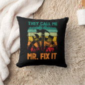 Coussin On m'appelle Monsieur Fix It (Couverture)