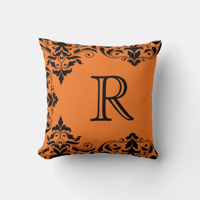 Coussin orange et noir de damassé de monogramme (Recto)