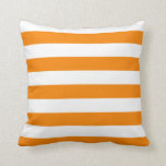 Coussin Orange et White Stripes<br><div class="desc">Un oreiller jeté conçu avec un motif rayé orange et blanc. Customisez la couleur orange,  la taille du motif entre autres options.</div>