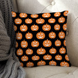 Coussin Orange Jack-o'-lantern Citrouille Motif Halloween<br><div class="desc">Cette coussin de décoration d'intérieur d'Halloween est ornée d'une motif de mignonnes citrouille de gris-o'-lanterne orange et blanc de couleur arrière - plan noire (à customiser).</div>